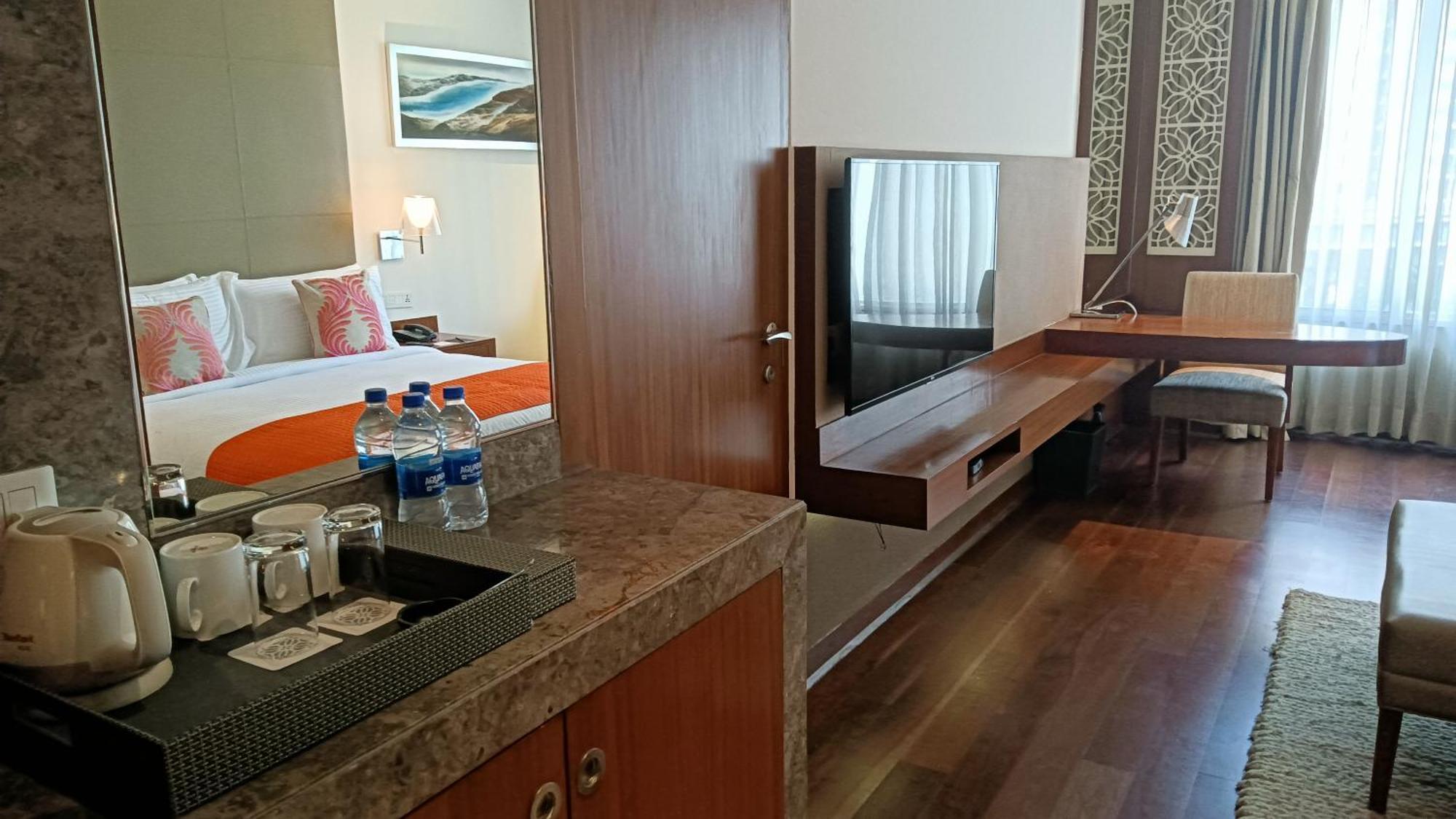 The Anya Hotel-Golf Course Road Gurgaon Ngoại thất bức ảnh